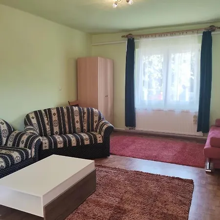 דירה Park Apartman *